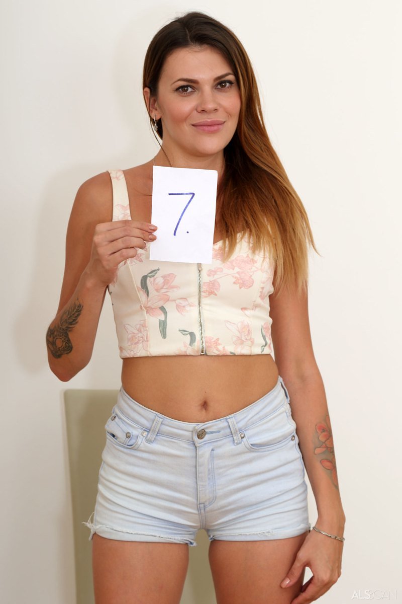 Валентина, 23